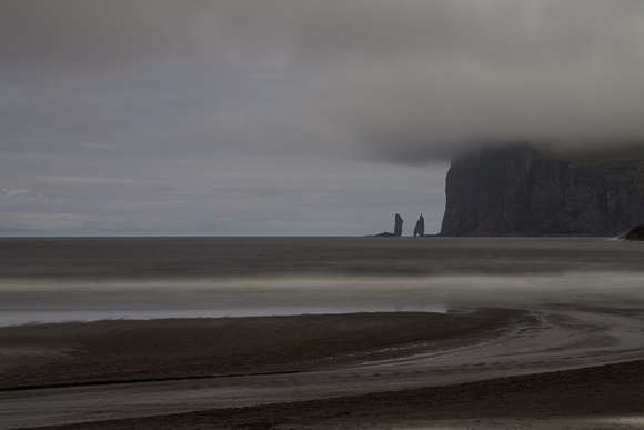 Tjørnuvík - Risin og Kellingin (The Giant and the Witch)